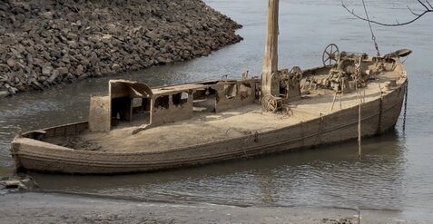 Wrack des Aalschokkers bei Neuss am Rhein
