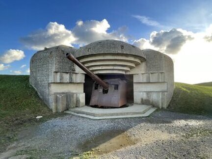 1 Bunker der Batterie von Longues mit historischenm Geschütz